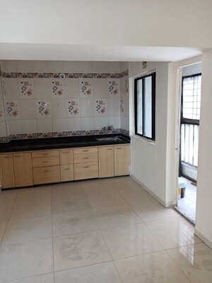 Room in 2 BHK Apartment at Madhuban Society, Vishrantwadi – for Rent