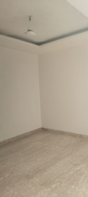 Room in 4 BHK Builder Floor at Panchsheel Park – for Rent