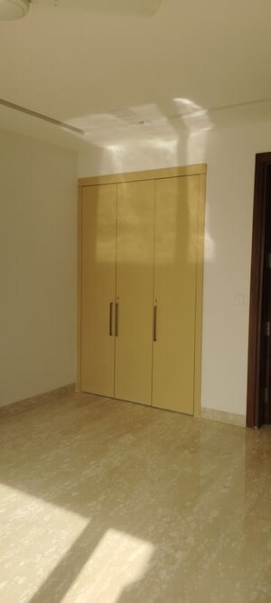 Room in 4 BHK Builder Floor at Panchsheel Park – for Rent