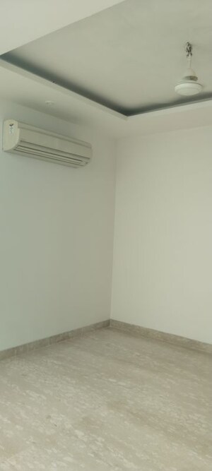 Room in 4 BHK Builder Floor at Panchsheel Park – for Rent