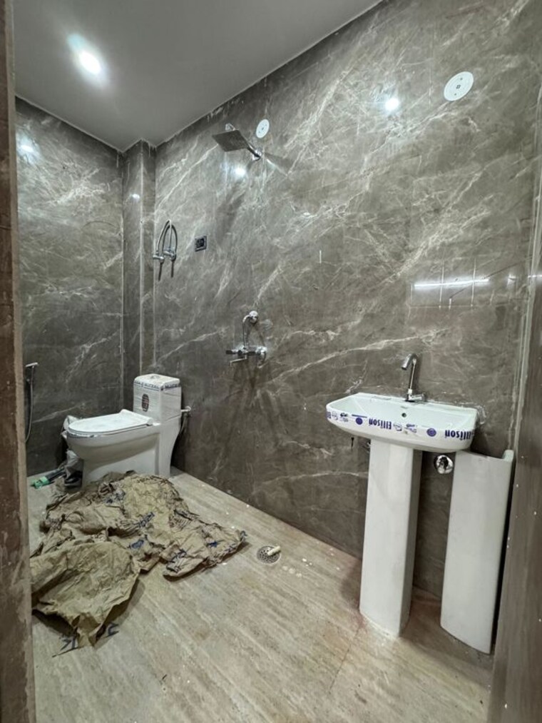 Bathroom, chattarpur 1 Bedroom 450 Sq.Ft. Apartment In Chattarpur Delhi 10644429
