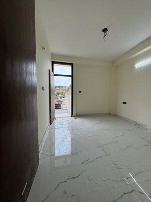Room in 1 BHK Apartment at Chattarpur – for Rent