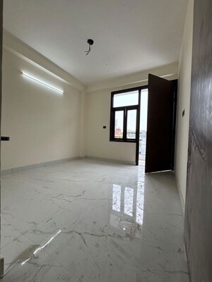 Room in 1 BHK Apartment at Chattarpur – for Rent