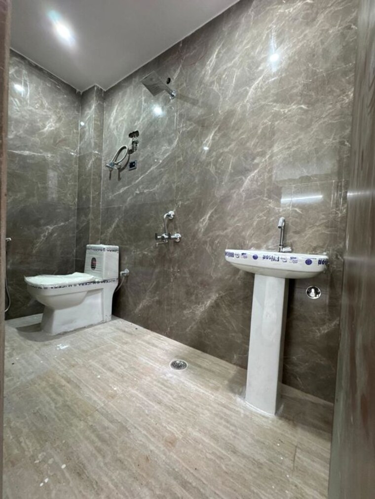Bathroom, chattarpur 1 Bedroom 450 Sq.Ft. Apartment In Chattarpur Delhi 10644429