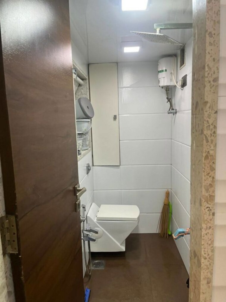 Bathroom, siddharth-enclave-mumbai 1 Bedroom 500 Sq.Ft. Apartment In Lower Parel Mumbai 10644427