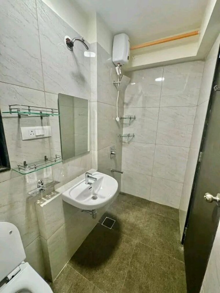 Bathroom, chandak-34-park-estate 1 Bedroom 400 Sq.Ft. Apartment In Goregaon West Mumbai 10644425
