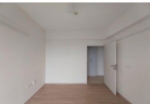 Room in 3 BHK Apartment at DLF The Skycourt, Sector 86 – for Rent