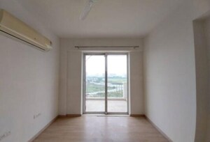 Room in 3 BHK Apartment at DLF The Skycourt, Sector 86 – for Rent