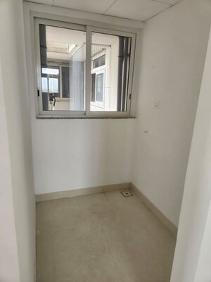 Room in 1 BHK Apartment at Siddha Sky, Sion – for Rent