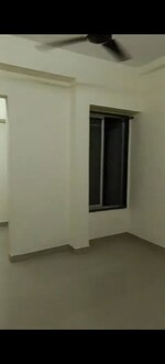 1 BHK + Prayer Room,Study Room,Extra Room 250 Sq.Ft. Apartment in Mhada Building Parel