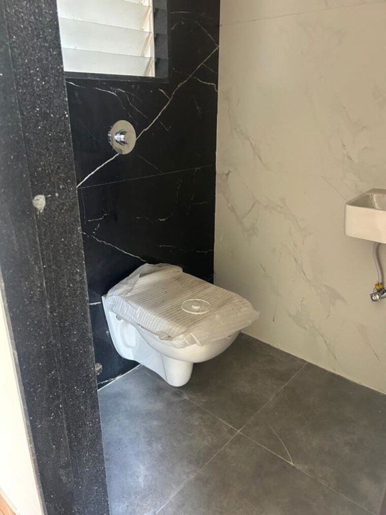 Bathroom, shiv-parvati-chs-borivali-west 2 Bedroom 695 Sq.Ft. Apartment In Borivali West Mumbai 10644473