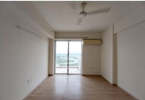 Room in 3 BHK Apartment at DLF The Skycourt, Sector 86 – for Sale