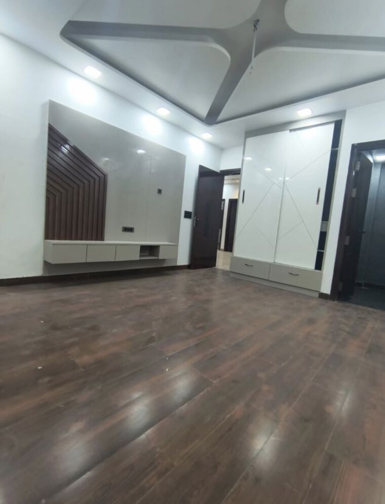 Room, rohini sector 24 4 Bedroom 1400 Sq.Ft. Builder Floor In Rohini Sector 24 Delhi 10644487