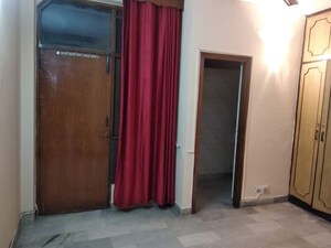 Room in 2 BHK Builder Floor at Lajpat Nagar – for Rent