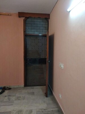 Furnished Amenities in 2 BHK Builder Floor at Lajpat Nagar – for Rent