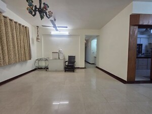 Room in 4 BHK Apartment at Vasant Valley Complex, Malad East – for Rent