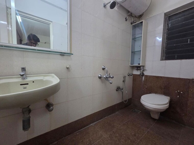 Bathroom, vasant-valley-complex 4 Bedroom 2500 Sq.Ft. Apartment In Malad East Mumbai 10644505