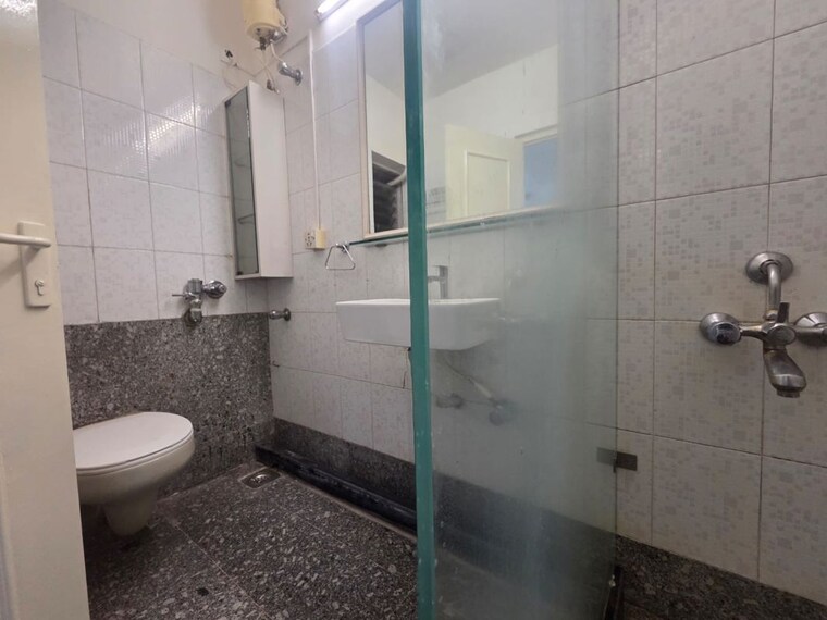 Bathroom, vasant-valley-complex 4 Bedroom 2500 Sq.Ft. Apartment In Malad East Mumbai 10644505