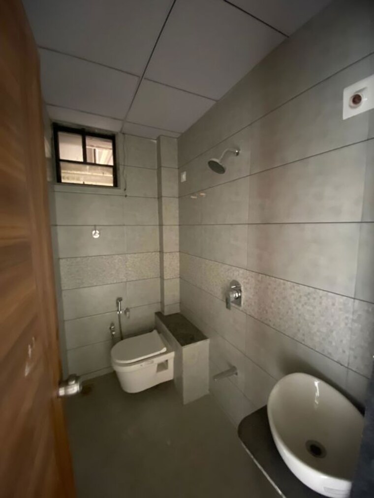 Bathroom, keshav nagar 3 Bedroom 205 Sq.Yd. Apartment In Keshav Nagar Ahmedabad 10644537