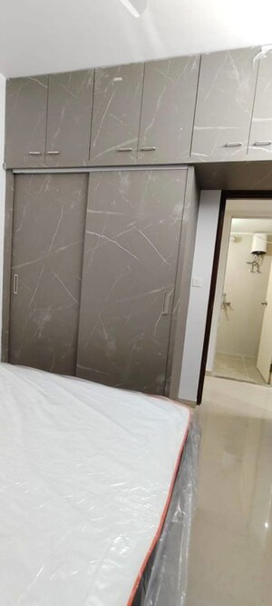 Room in 1 BHK Apartment at Adinath Apartment Grant Road, Grant Road – for Rent