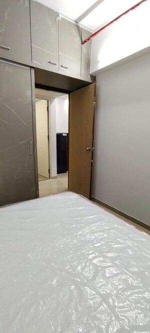 Room in 1 BHK Apartment at Adinath Apartment Grant Road, Grant Road – for Rent