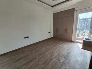 Room in 3 BHK Apartment at Raj One Good Earth, Sector 71 – for Rent