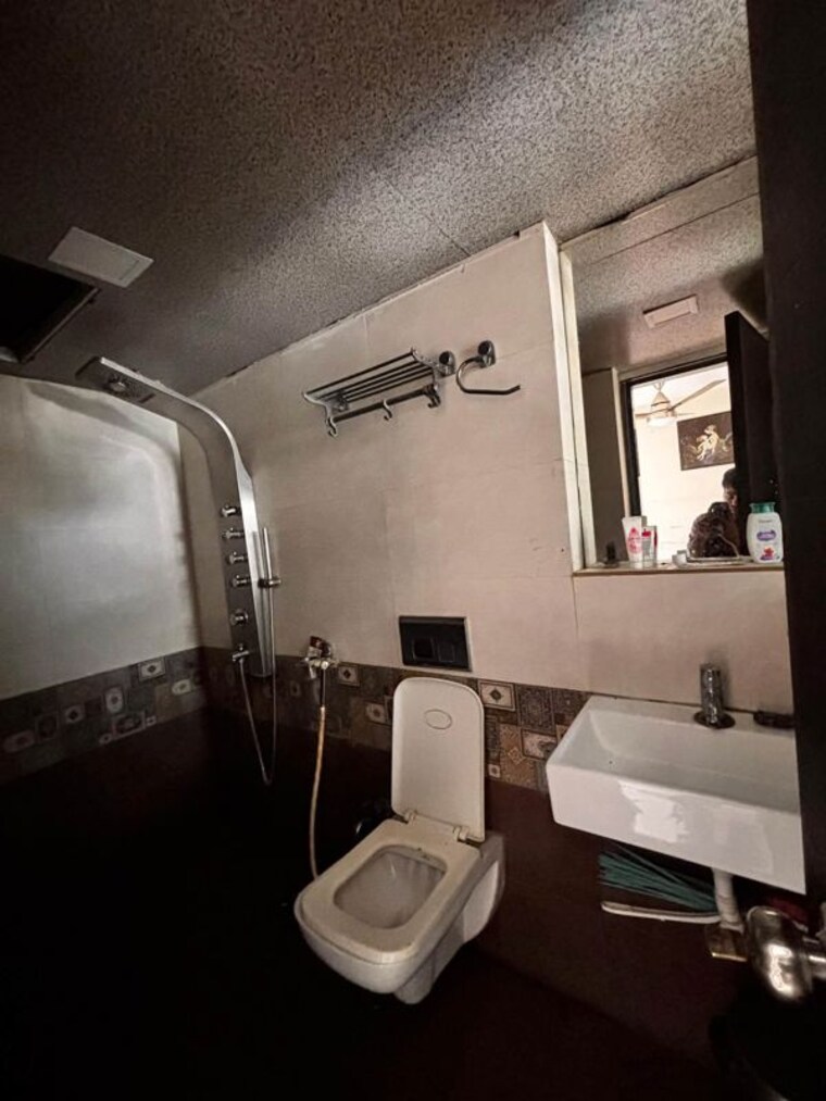 Bathroom, maharaja-retreat-chs 2 Bedroom 1000 Sq.Ft. Apartment In Goregaon East Mumbai 10644566