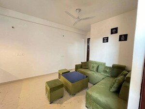 Living Room in 1 BHK Apartment at Sainik Farm – for Rent