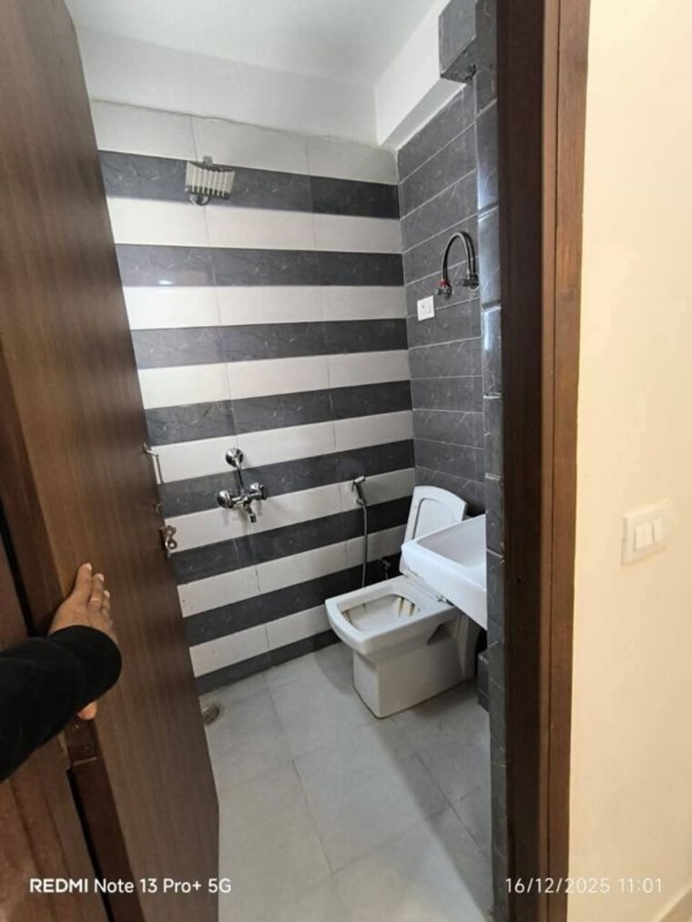 undefined, sainik farm 2 Bedroom 850 Sq.Ft. Apartment In Sainik Farm Delhi 10644583