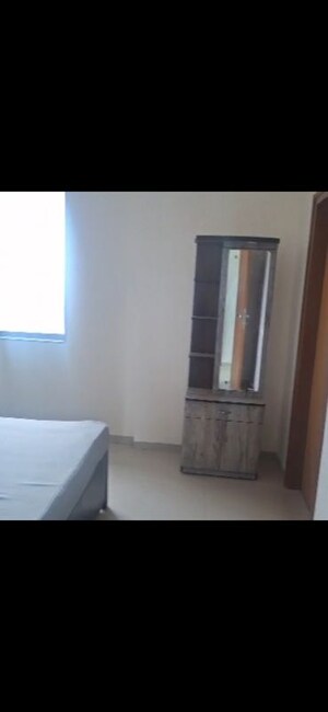 Room in 4 BHK Apartment at The Blue Diamond, Mulund West – for Rent