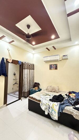 Room in 2.5 BHK Builder Floor at Vinay Nagar – for Rent