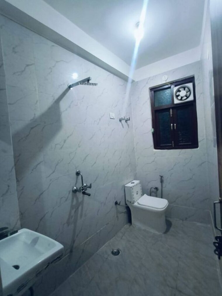Bathroom, neb sarai 1 Bedroom 420 Sq.Ft. Apartment In Neb Sarai Delhi 10644600