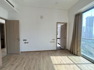 Room in 4 BHK Apartment at Rustomjee Crown, Prabhadevi – for Rent