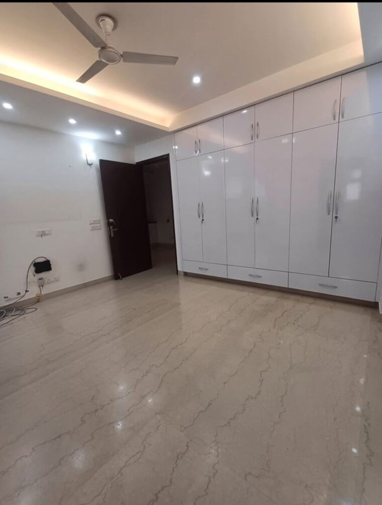 Master Bedroom, chittaranjan park 3 Bedroom 160 Sq.Yd. Builder Floor In Chittaranjan Park Delhi 10382767