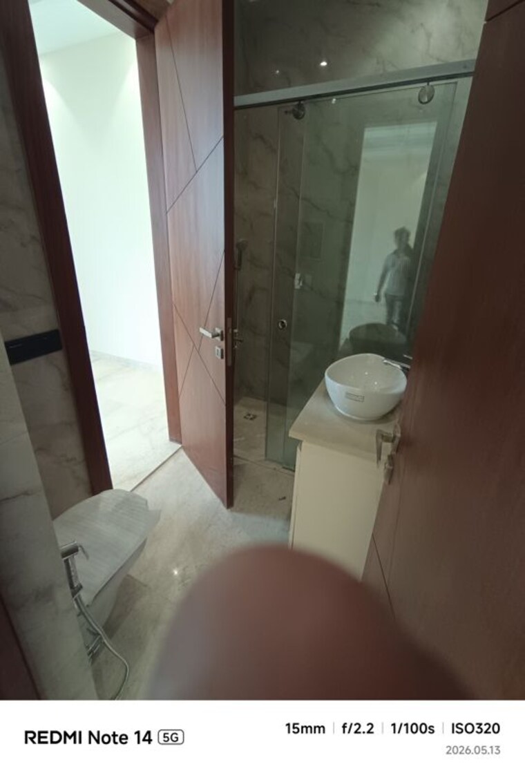 Attached Bathroom, chittaranjan park 3 Bedroom 160 Sq.Yd. Builder Floor In Chittaranjan Park Delhi 10379009