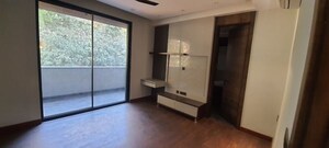 Room in 4 BHK Builder Floor at Dlf Phase ii – for Rent