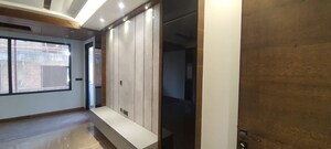 Building Lobby in 4 BHK Builder Floor at Dlf Phase ii – for Rent