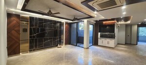 Parking in 4 BHK Builder Floor at Dlf Phase ii – for Rent