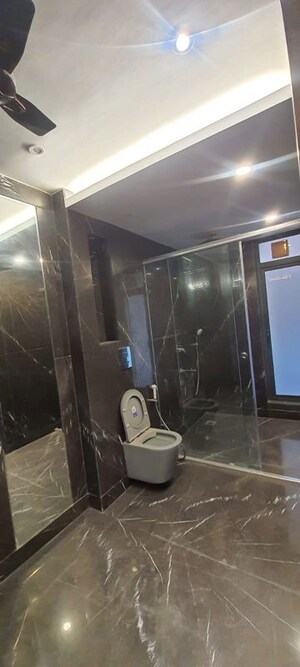 Gym in 4 BHK Builder Floor at Dlf Phase ii – for Rent