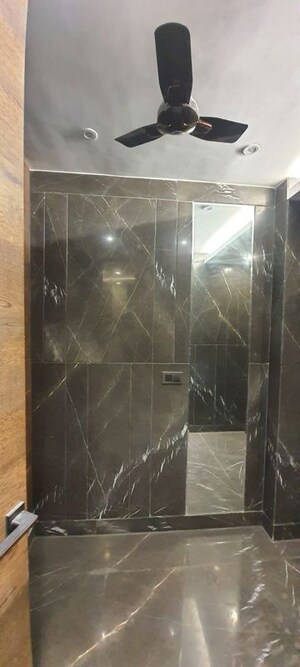 Bathroom in 4 BHK Builder Floor at Dlf Phase ii – for Rent