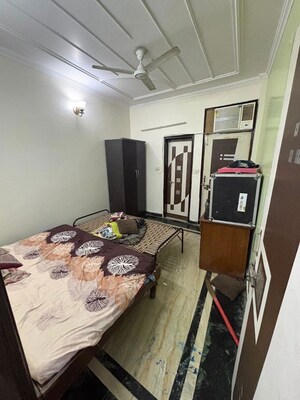 Master Bedroom in 2 BHK Builder Floor at Govindpuri – for Rent
