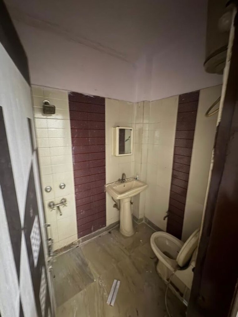 Attached Bathroom, govindpuri 2 Bedroom 750 Sq.Ft. Builder Floor In Govindpuri Delhi 10378992