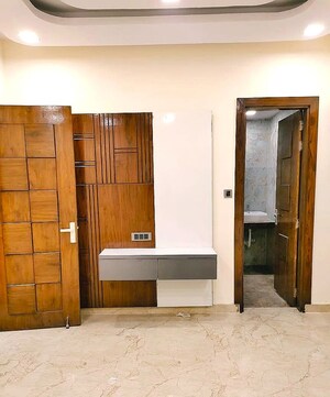 Room in 4 BHK Builder Floor at Green Fields Colony – for Sale