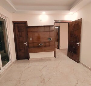 Room in 4 BHK Builder Floor at Green Fields Colony – for Sale