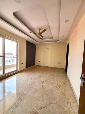 Room in 4 BHK Builder Floor at Green Fields Colony – for Sale