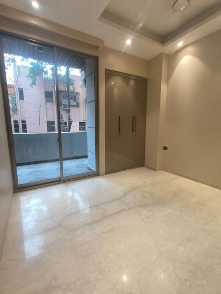 Master Bedroom, chittaranjan park 3 Bedroom 160 Sq.Yd. Builder Floor In Chittaranjan Park Delhi 10366708