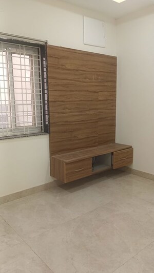 Room in 3 BHK Apartment at Alkapur Township – for Rent