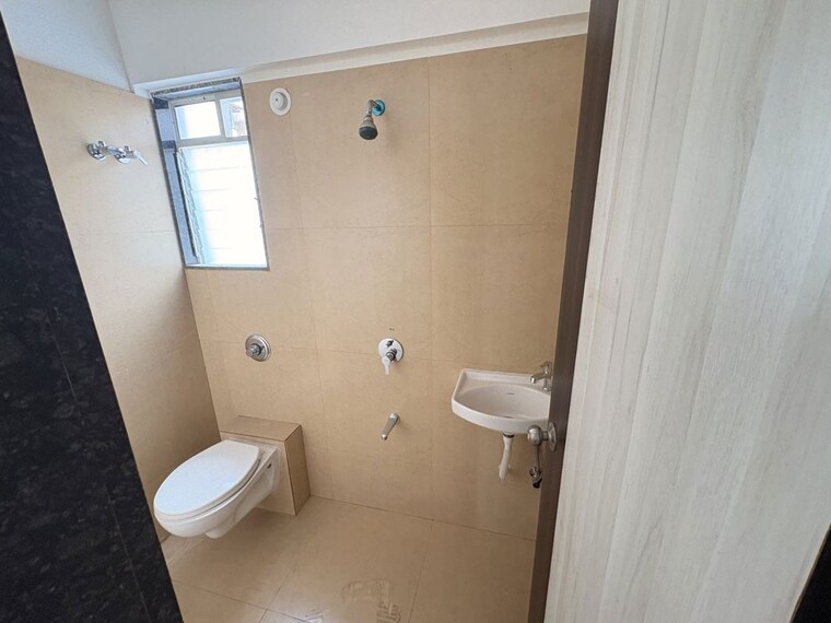 Bathroom, bhaskar colony 2 Bedroom 760 Sq.Ft. Apartment In Bhaskar Colony Thane 10644706