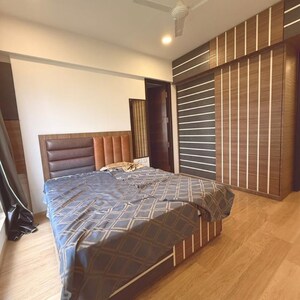Bedroom in 2 BHK Apartment at Sunaina Apartments Santacruz, Santacruz West – for Sale