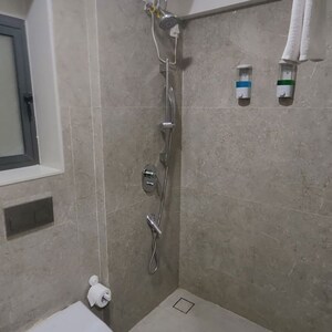 Bathroom in 2 BHK Apartment at Sunaina Apartments Santacruz, Santacruz West – for Sale